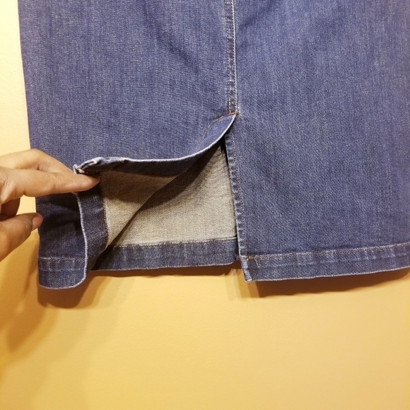 Lucky Brand | Denim Pencil Skirt w/ Back Slit (8) - Picture 7 of 8